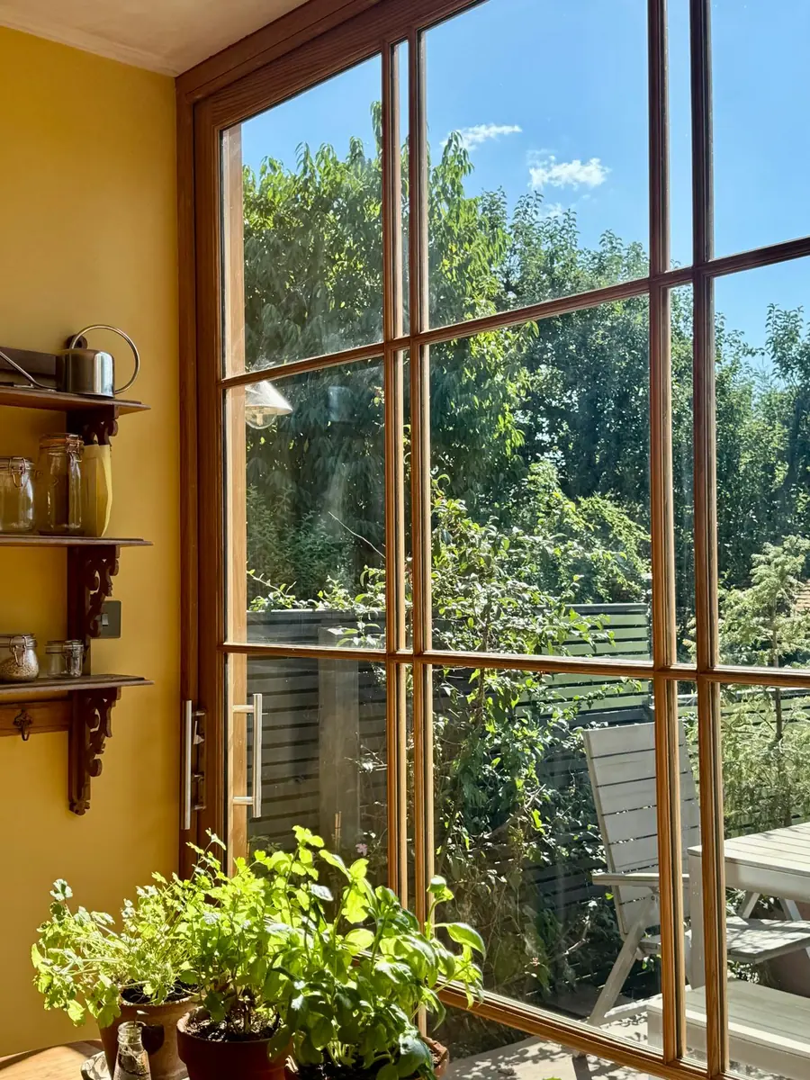 Clear Osmo oiled oak sliding doors looking out to the garden, Islington